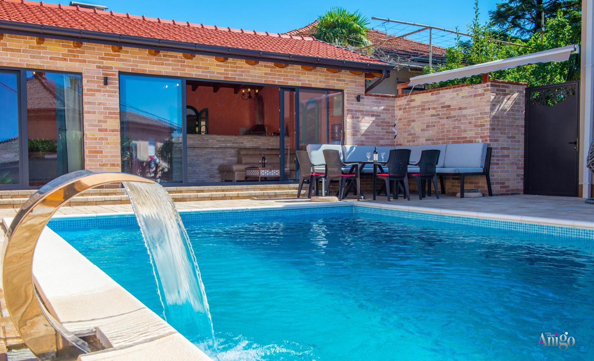 Mira - With Private Pool Apartment *
