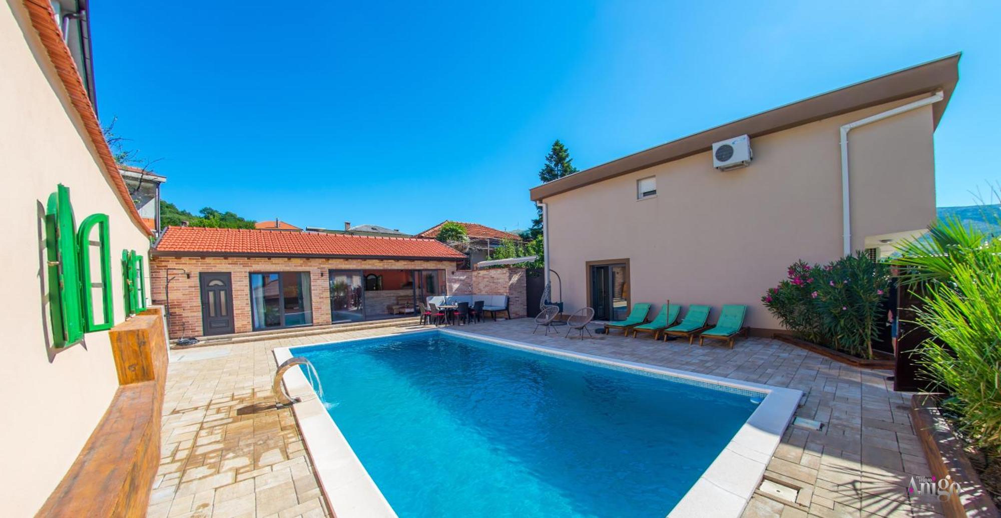 Mira - With Private Pool Apartment *